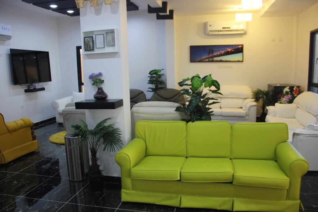 Maan Aparthotel